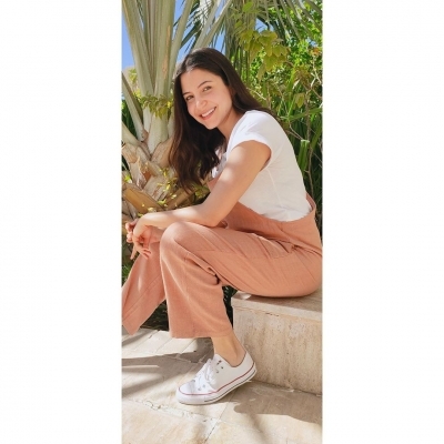 Anushka Sharma flaunts pregnancy glow