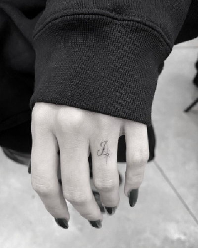 Hailey expresses love for Justin Bieber with new tattoo Hailey expresses love for Justin Bieber with new tattoo