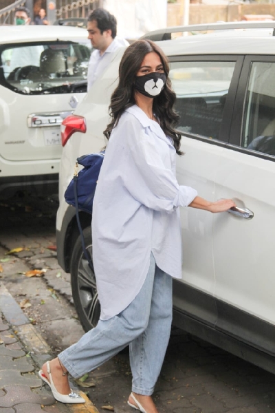 Mumbai: Actress Kriti Kharbanda seen at a Bandra salon in Mumbai on Oct 21, 2020. (Photo: IANS)