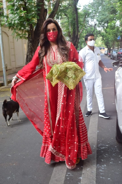 Mumbai: Actress Neelam Kothari during Karwa Chauth celebrations, in Mumbai on Nov 4, 2020. (Photo: IANS)