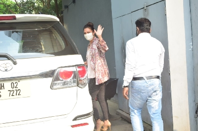 Mumbai: Actress Lara Dutta seen at Juhu in Mumbai on Nov 3, 2020. (Photo: IANS)