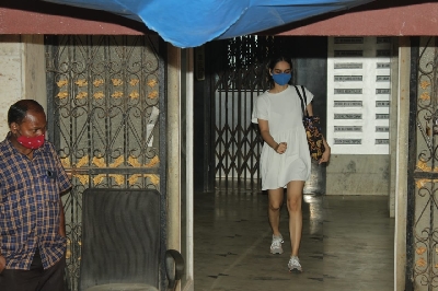 Mumbai: Manushi Chhillar seen at Khar in Mumbai on Nov 7, 2020. (Photo: IANS)