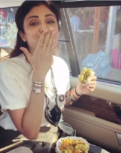 Shilpa Shetty Kundra gorges on vada pav. Shilpa Shetty Kundra gorges on vada pav.