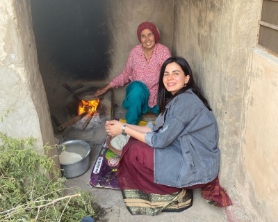 Kirti Kulhari enjoys winter in Rajasthan with Bajra roti lunch. Kirti Kulhari enjoys winter in Rajasthan with Bajra roti lunch.