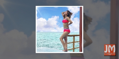 Hina Khan paints the seaside pink in scorching bikini photo-op