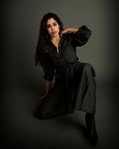 Janhvi Kapoor shares her face for 2020. Janhvi Kapoor shares her face for 2020.