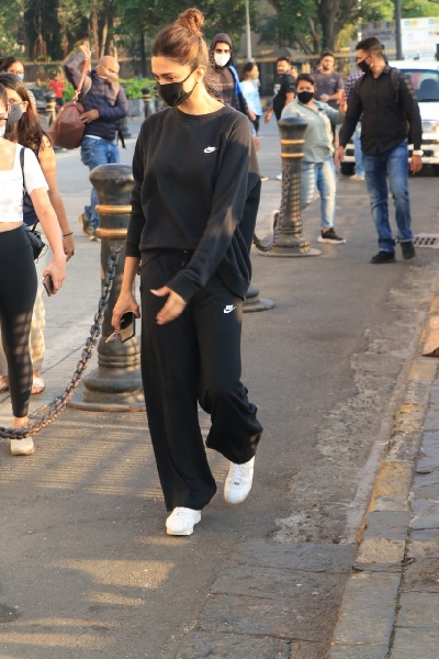 Mumbai: Deepika Padukone, Ananya Pandey and Sidhant Chaturvedi spotted at Gateway of India for the shoot of their film.  (Photo: IANS)