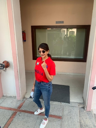 Chiranjeevi, Nagarjuna cast votes in Hyderabad polls.