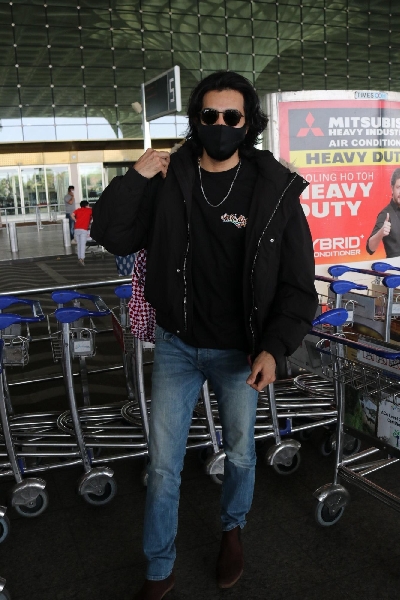 Mumbai: Actor Anmol Thakeria Dhillon seen at Mumbai Airport on Dec 2, 2020. (Photo: IANS)