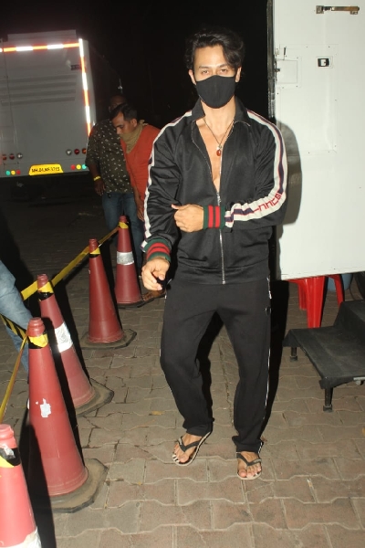 Mumbai: Actor Tiger Shroff seen during a shoot at Mumbai's Andheri on Dec 2, 2020. (Photo: IANS)