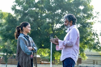 Alia Bhatt starts shooting for the film Alia Bhatt starts shooting for the film