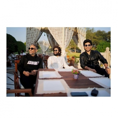 Allu Arjun strikes a pose with brothers Bobby, Sirish. Allu Arjun strikes a pose with brothers Bobby, Sirish.