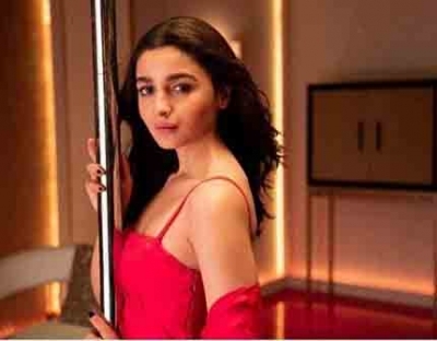 Big B, Akshay, Alia among celebs in Forbes Asia 100 Digital Stars list Big B, Akshay, Alia among celebs in Forbes Asia 100 Digital Stars list