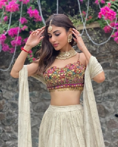 Mouni Roy stuns in ethnic chic.
