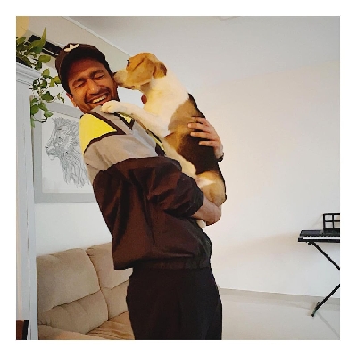 Vicky Kaushal shares adorable picture posing with 'padosan'