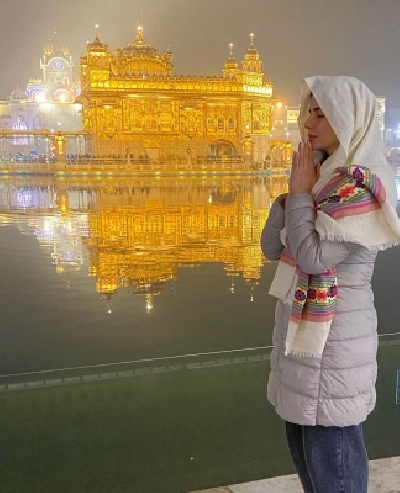 Vicky Kaushal Instagram – Babaji, mehr bakshyo. 🙏 #SardarUdhamSingh here  we go! Golden Temple Amritsar Punjab | Gethu Cinema