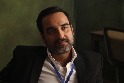 When Pankaj Tripathi turned Hindi teacher for Anupriya Goenka, Kirti Kulhari. When Pankaj Tripathi turned Hindi teacher for Anupriya Goenka, Kirti Kulhari.