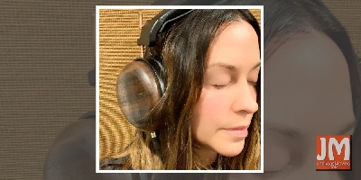 Alanis Morissette finds some of the Christmas carols 'devastating'