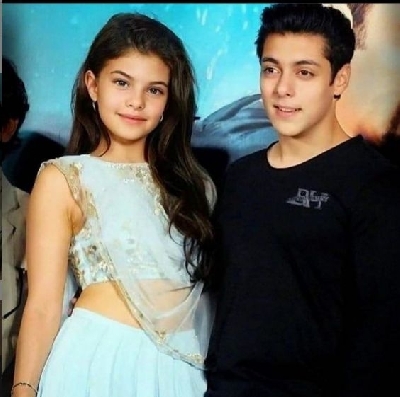 Jacqueline's quirky message as Salman Khan turns 55