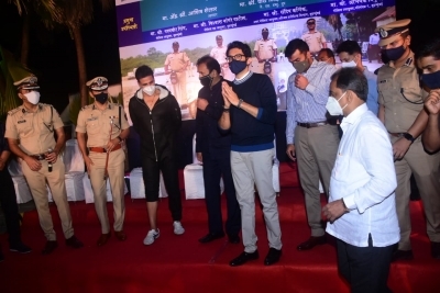 Akshay Kumar attends Mumbai Police event with Aaditya Thackeray, Anil Deshmukh. Akshay Kumar attends Mumbai Police event with Aaditya Thackeray, Anil Deshmukh.