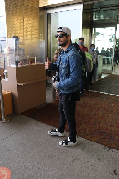 Mumbai: Actor Prateik Babbar seen at the Chhatrapati Shivaji Maharaj International Airport in Mumbai on Jan 2, 2021. (Photo: IANS)