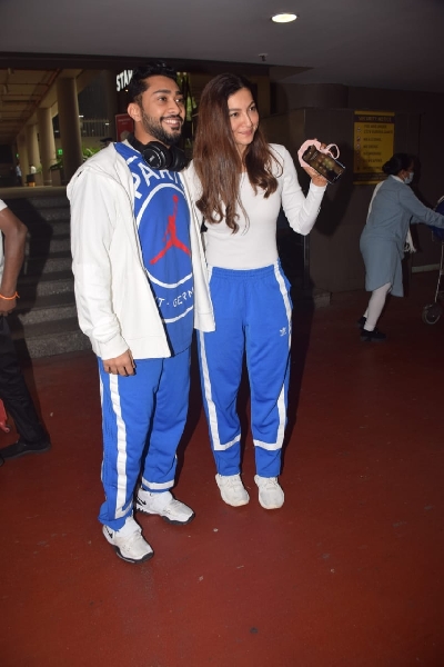 Mumbai:  Gauahar Khan & His Husband ZaidDarbar Spotted At Airport Arrival. (Photo: IANS)