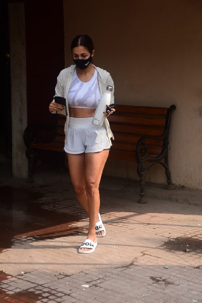 Mumbai: Malaika Arora Spotted At Bandra. (Photo: IANS)