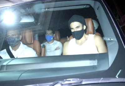 Mumbai: Ranbir Kaooor & Aditya Kapur Snapped At Arjun Kapoor House Juhu. (Photo: IANS)