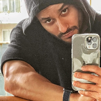 Kunal Kemmu flaunts brawn in new pic (Credit: Instagram)