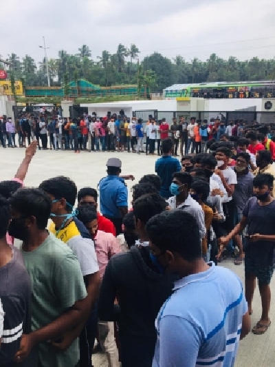 Fans forget social distancing to advance-book tickets of Vijay and Vijay Sethupati Fans forget social distancing to advance-book tickets of Vijay and Vijay Sethupati