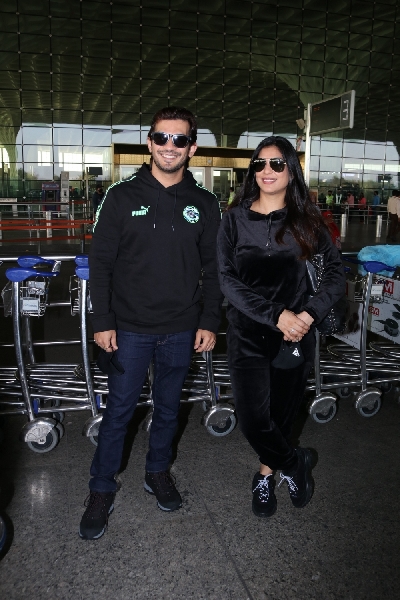 Mumbai: Arjun Bijlani and HisFamily Spotted At Airport Departure on Jan 20, 2021. (Photo: IANS)