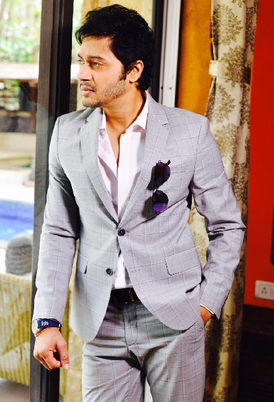 Shreyas Talpade enjoys birthday with family, friends image