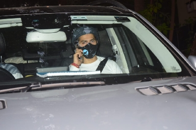 Mumbai: Varun Dhawan and Harman Baweja spotted Maddock office khar.(Ians:photo)