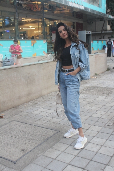 Mumbai: Sonal Chauhan Seen at Foodhall in Santacruz on Tuesday, 2nd February 2021.(Photo: IANS/Sanjay Tiwari)