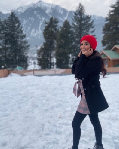 Shooting for her hit show Choti Sarrdaarni in Kashmir has made actress Nimrit Kaur Ahluwalia nostalgic. She reminisced about her most memorable trip to the scenic tourist spot as a child. Shooting for her hit show Choti Sarrdaarni in Kashmir has made actress Nimrit Kaur Ahluwalia nostalgic. She reminisced about her most memorable trip to the scenic tourist spot as a child.
