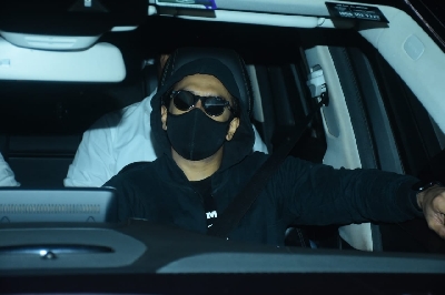 Mumbai: Ranveer Singh Spotted at Bandra, on Feb 3rd, 2021. (Photo: IANS)