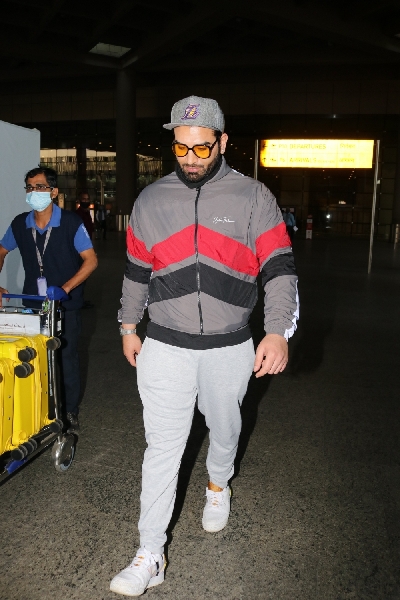 Mumbai:Paras Chhabra Spotted at Airport Arrival on Friday 5th February 2021.(Photo: IANS)