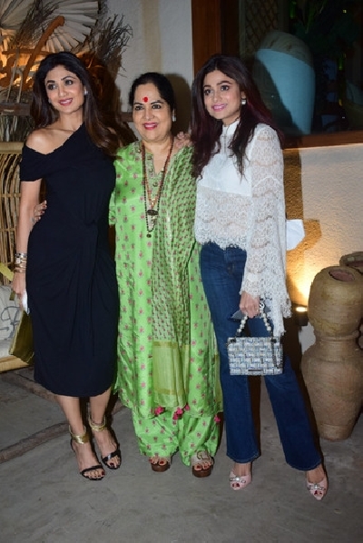 Mumbai: Shilpa Shetty and family SPOTTED at BASTIAN WORLI on Sunday 07 February 2021.(Photo: IANS)