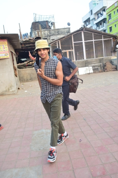 Mumbai: Ishan Khattar spotted Versova jetty on Monday 15th February 2021. (Photo: IANS)