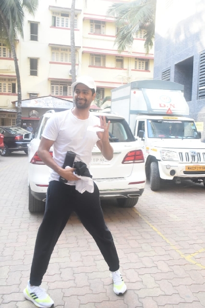 Mumbai: Vicky kaushal spotted in Bandra on  Thursday 18th February 2021. (Photo: IANS)