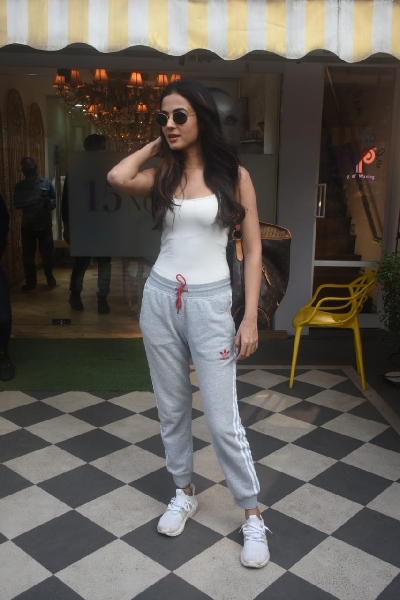 Mumbai: Sonal Chauhan Spotted Saloon in Bandra on Tuesday 23rd February 2021. (Photo: IANS)