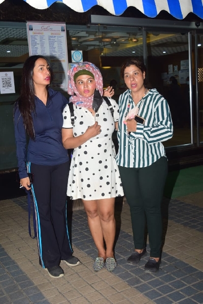 Mumbai: Rakhi Sawant, Sambhavna Seth & Kashmira Shah Spotted AtHospital in Juhu on Thursday 26nd February 2021.(Photo: IANS)