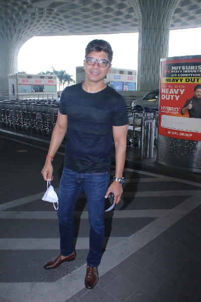 Mumbai: Singer Shaan Spotted Airport Departure on Monday 01st March 2021.(Photo: IANS)