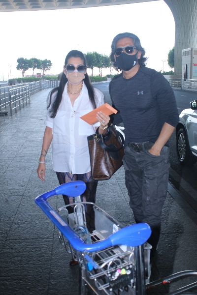 Mumbai: Sunil Shetty & His Wife Mana Shetty Spotted at Airport Departure on Friday 05th March, 2021. (Photo: IANS)