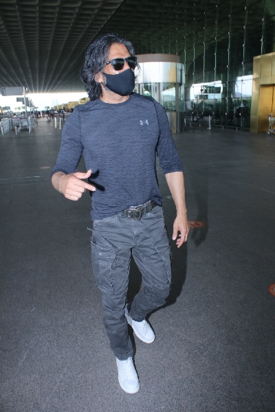 Mumbai: Sunil Shetty & His Wife Mana Shetty Spotted at Airport Departure on Friday 05th March, 2021. (Photo: IANS)
