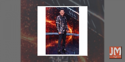 Aditya Narayan performs 'Rangeela re' for Jackie Shroff