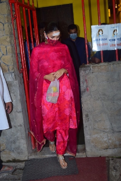 Mumbai: Alia Bhatt, Ayan Mukerji & Others at Shiva Puja Juhu on Thursday 11th March, 2021. (Photo: IANS)