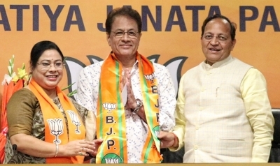 New Delhi: Most popular Indian TV serial Ramayan actor Arun Govil join BJP in presence of BJP National General Secretary Arun Singh at BJP HQ, DDU Marg, in New Delhi On Thursday March 18, 2021.(Photo:IANS/Wasim sarvar) New Delhi: Most popular Indian TV serial Ramayan actor Arun Govil join BJP in presence of BJP National General Secretary Arun Singh at BJP HQ, DDU Marg, in New Delhi On Thursday March 18, 2021.(Photo:IANS/Wasim sarvar)