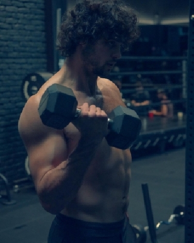 Noah Centineo posts a 