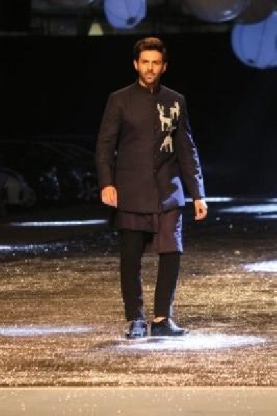 Mumbai: Kiara Advani & Kartik Aaryan Turns Showstopper For Manish Malhotra On Saturday 20th March, 2021. (Photo: IANS)